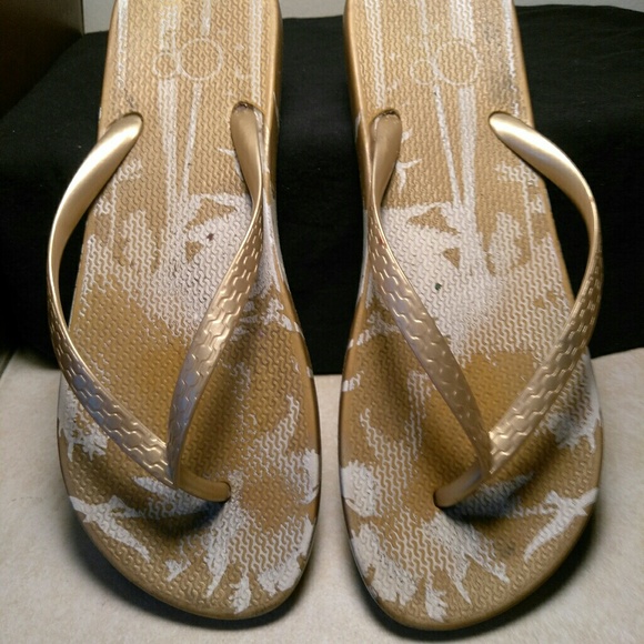 flip flops gold and white